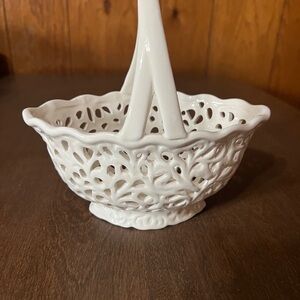nd exclusive ceramic Like Marquis shaped basket Lace Vibe Handled Off White